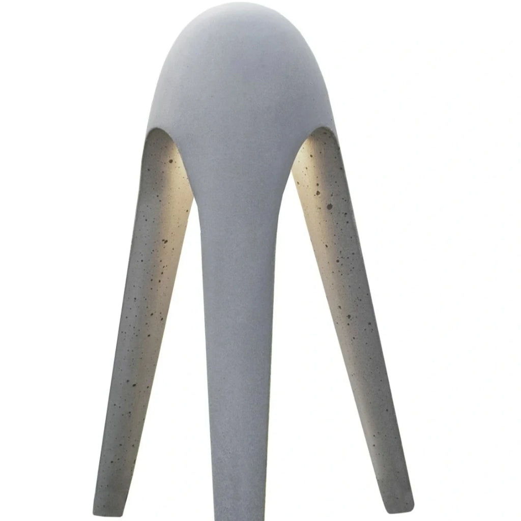 Tripodo outdoor light